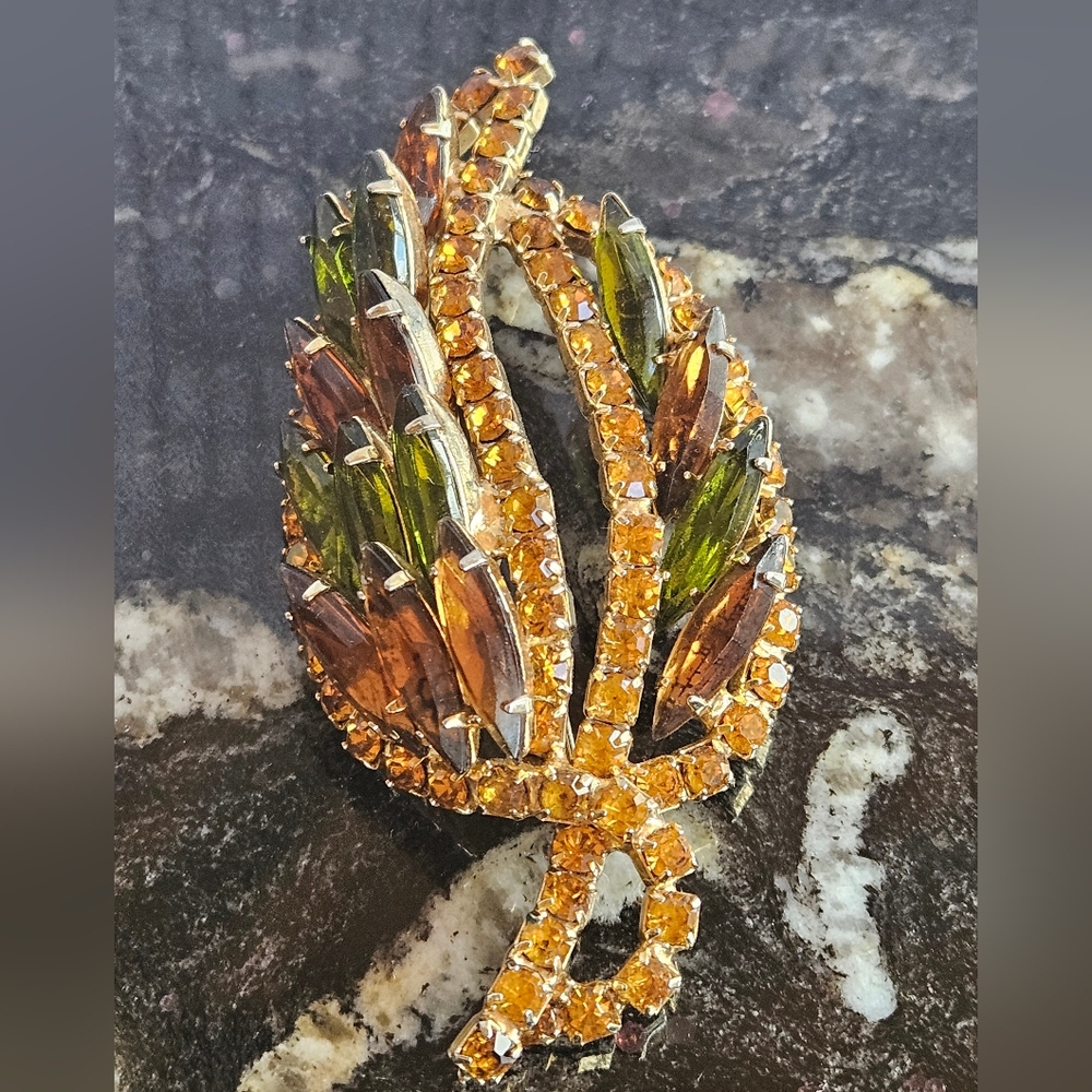 HOBE' Rare Vintage Signed Rhinestone Brooch